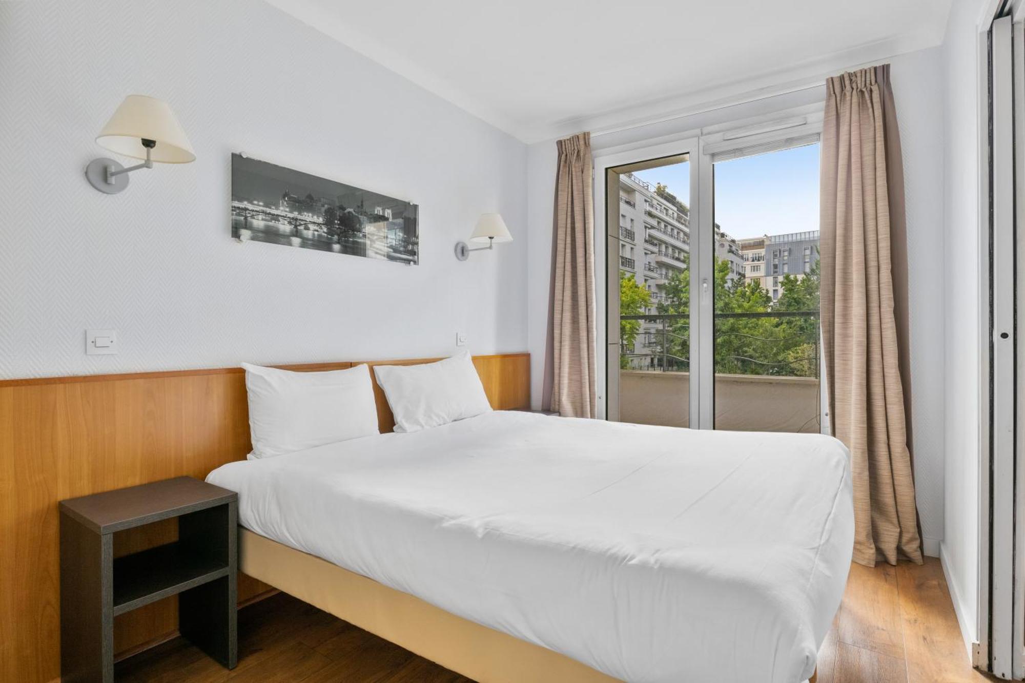 Grand Appartement Avec Balcon - Proche Parc Des Expo - Parking Privee 이씨레물리노 외부 사진