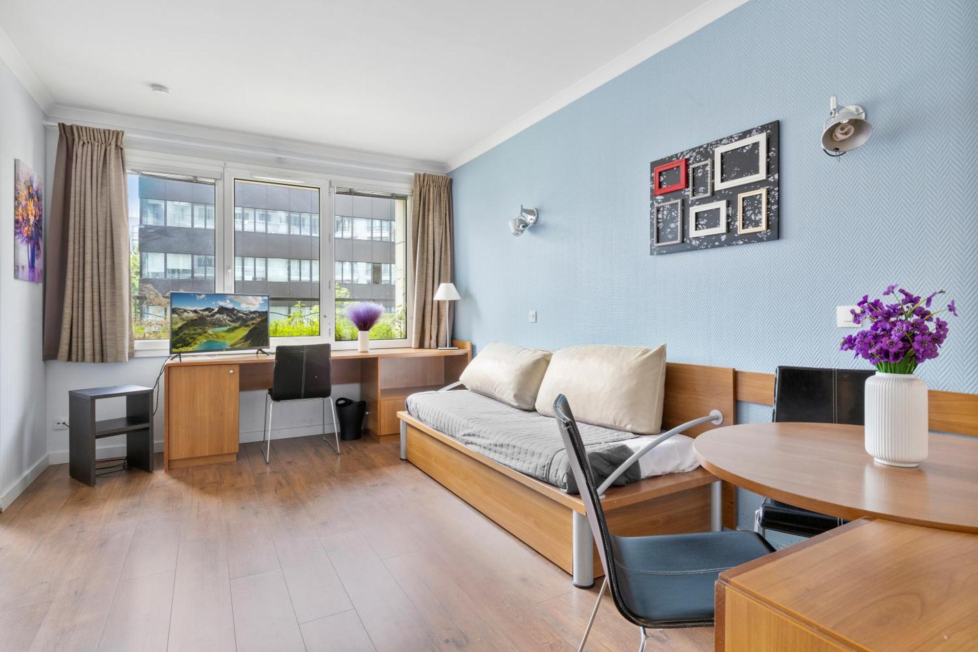 Grand Appartement Avec Balcon - Proche Parc Des Expo - Parking Privee 이씨레물리노 외부 사진