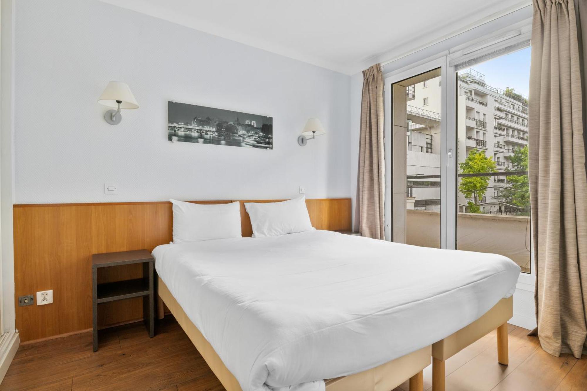 Grand Appartement Avec Balcon - Proche Parc Des Expo - Parking Privee 이씨레물리노 외부 사진
