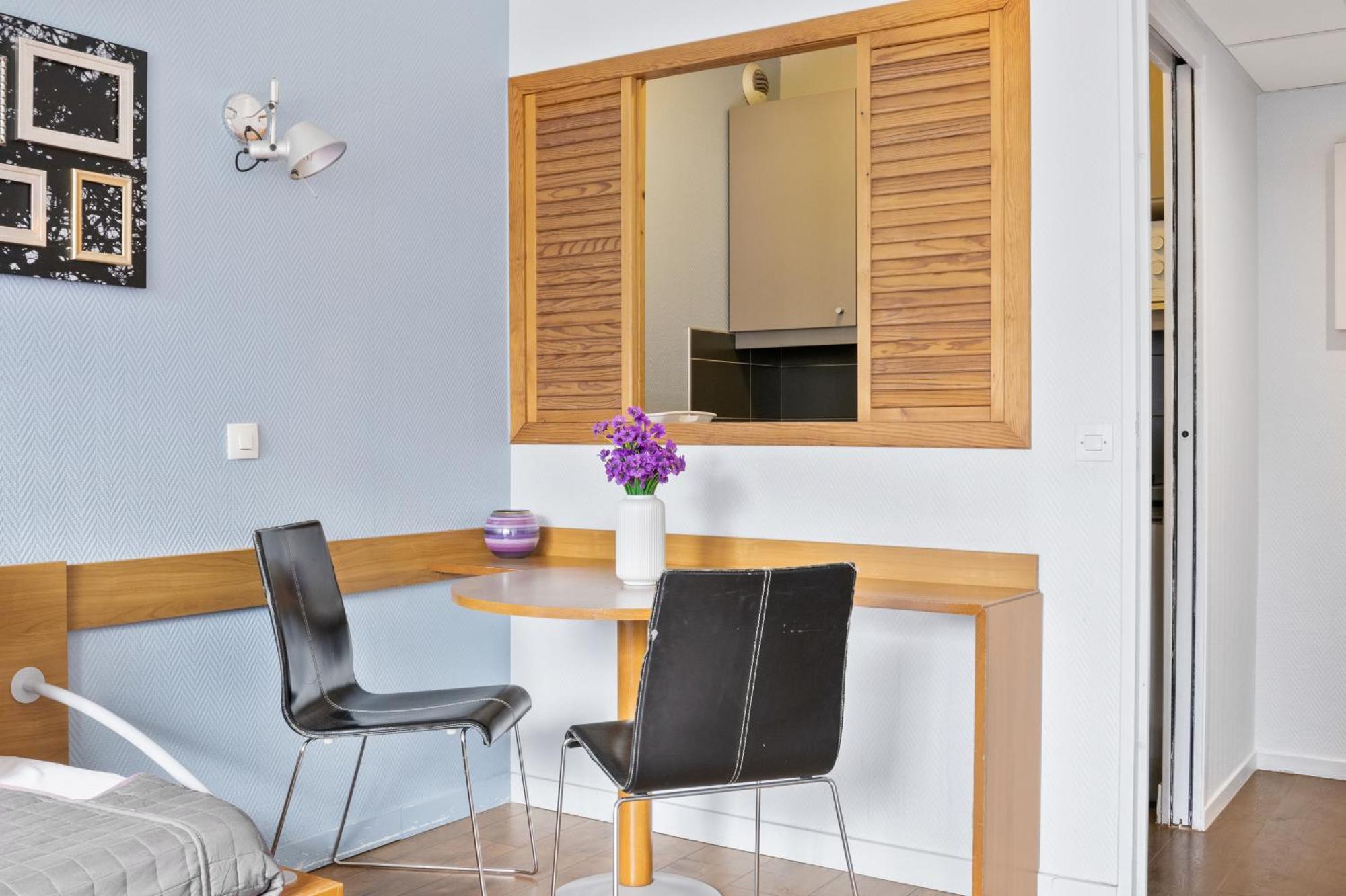 Grand Appartement Avec Balcon - Proche Parc Des Expo - Parking Privee 이씨레물리노 외부 사진