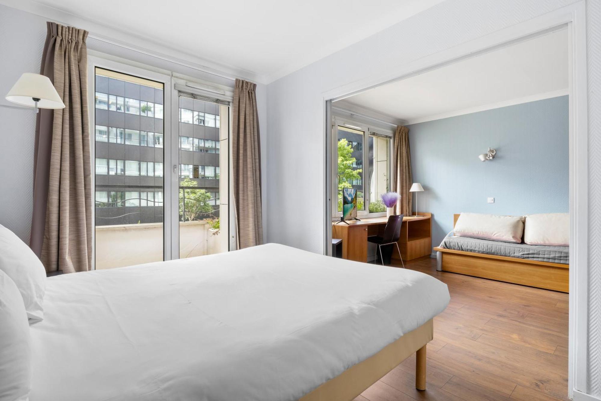 Grand Appartement Avec Balcon - Proche Parc Des Expo - Parking Privee 이씨레물리노 외부 사진