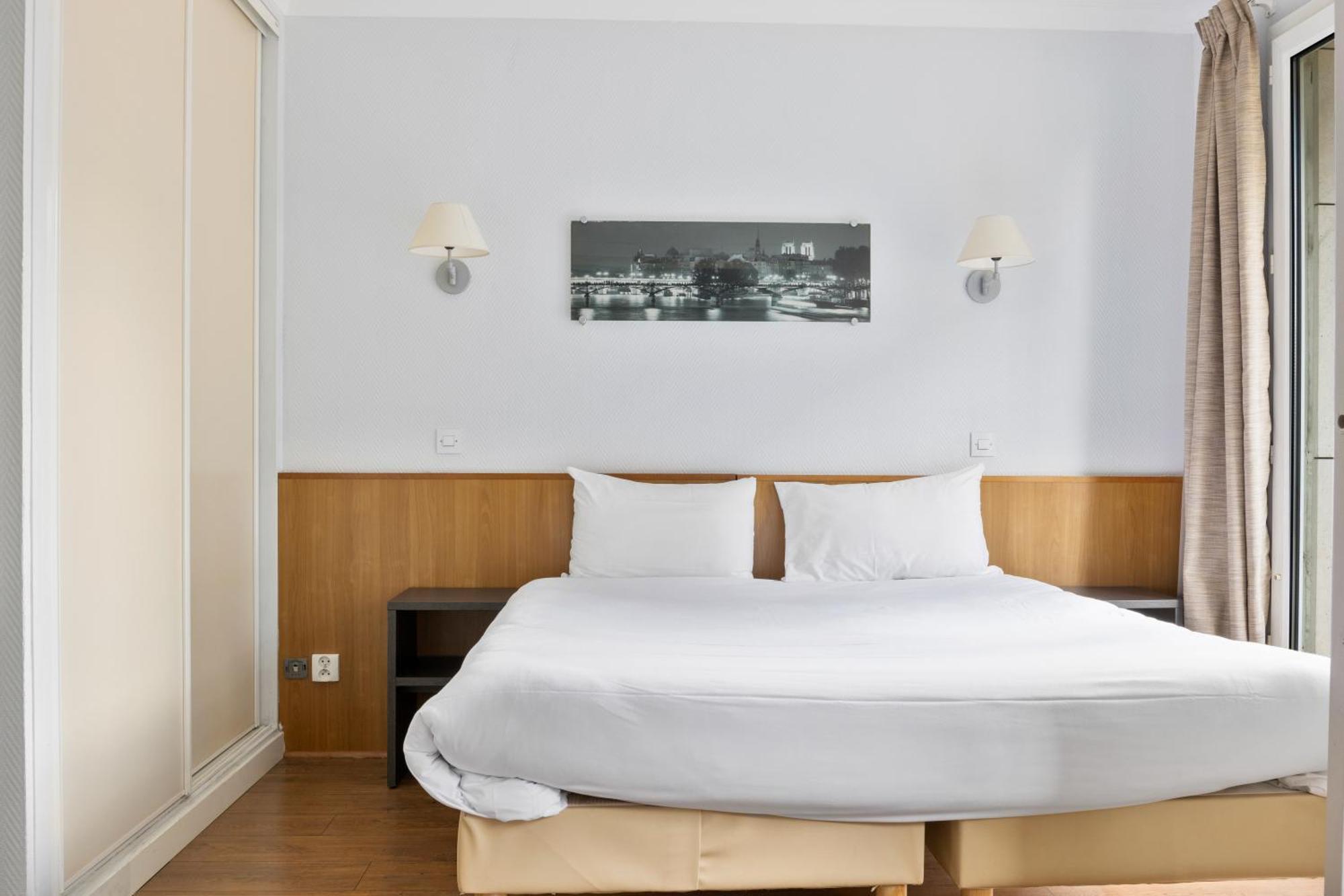 Grand Appartement Avec Balcon - Proche Parc Des Expo - Parking Privee 이씨레물리노 외부 사진