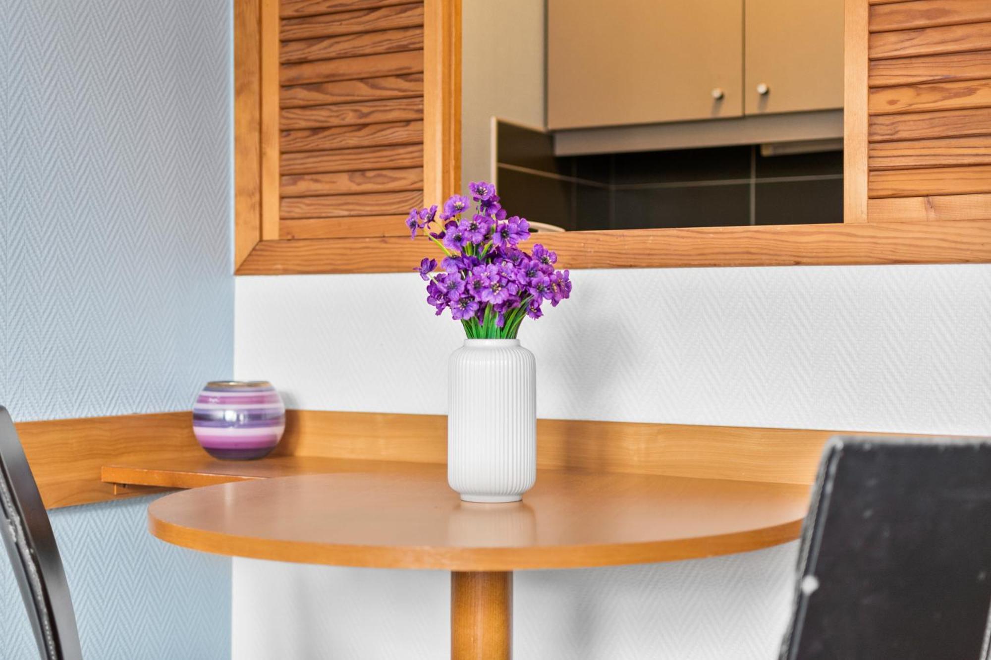 Grand Appartement Avec Balcon - Proche Parc Des Expo - Parking Privee 이씨레물리노 외부 사진